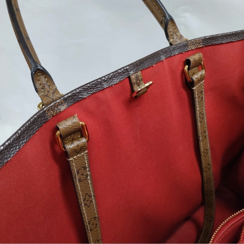 Louis Vuitton OnTheGo MM Monogram Tote - Picture 10 of 16